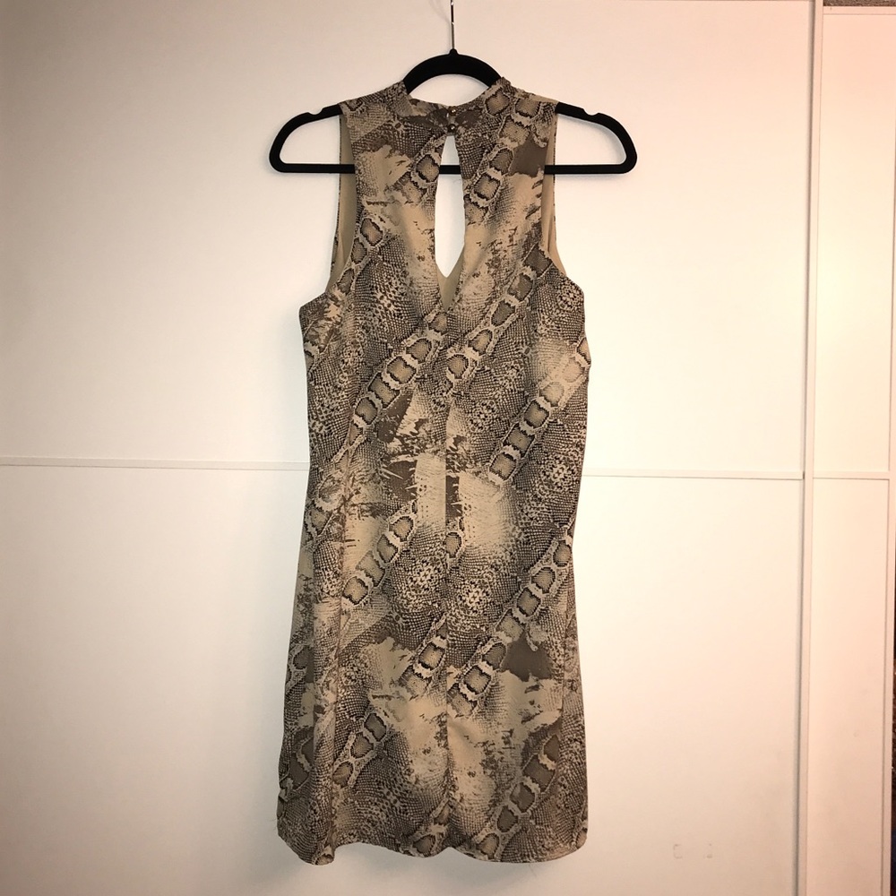 LAST DAY TO BUY!! GUESS DRESS - Picture 8 of 10